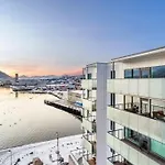 Apartment Beautiful With Seaview Tromso