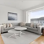 Beautiful With Seaview Apartment Tromso